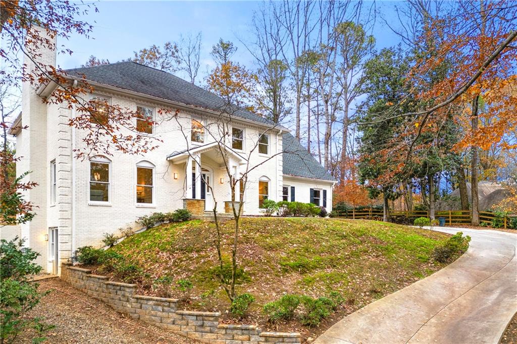 9810 Huntcliff Trace, Sandy Springs, Georgia 30350, 6 Bedrooms Bedrooms, ,5 BathroomsBathrooms,Residential,Sold,9810 Huntcliff Trace,7307484