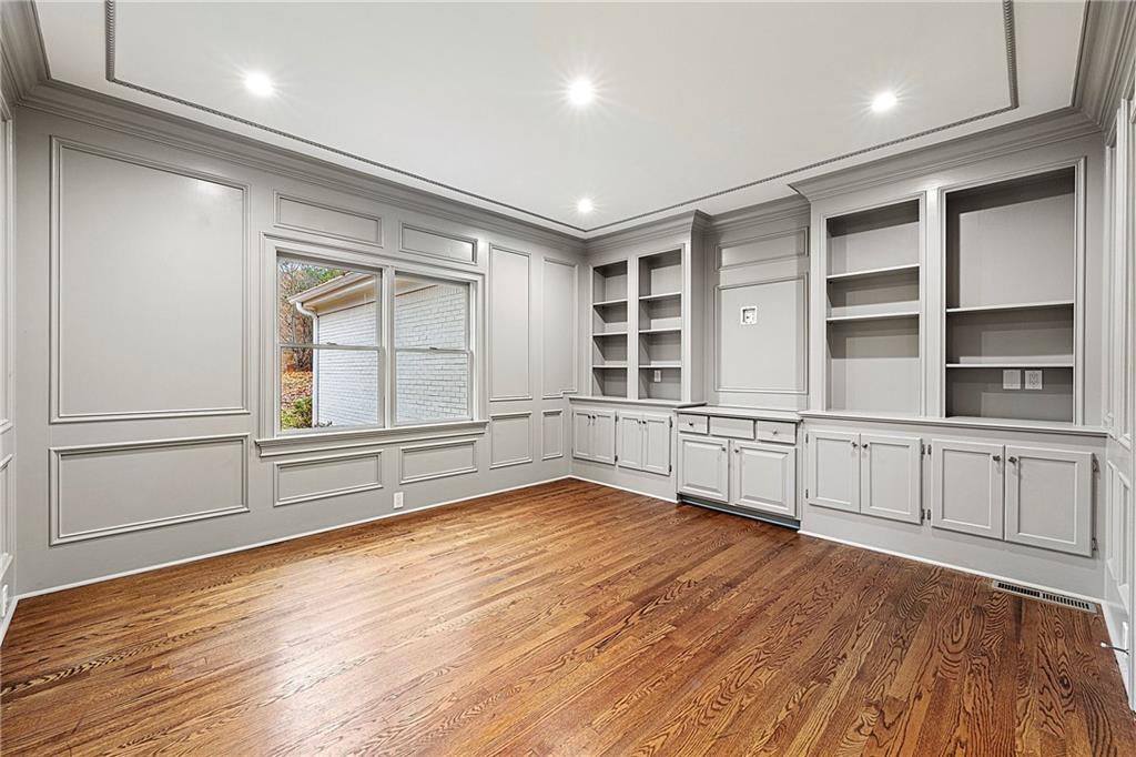 9810 Huntcliff Trace, Sandy Springs, Georgia 30350, 6 Bedrooms Bedrooms, ,5 BathroomsBathrooms,Residential,Sold,9810 Huntcliff Trace,7307484