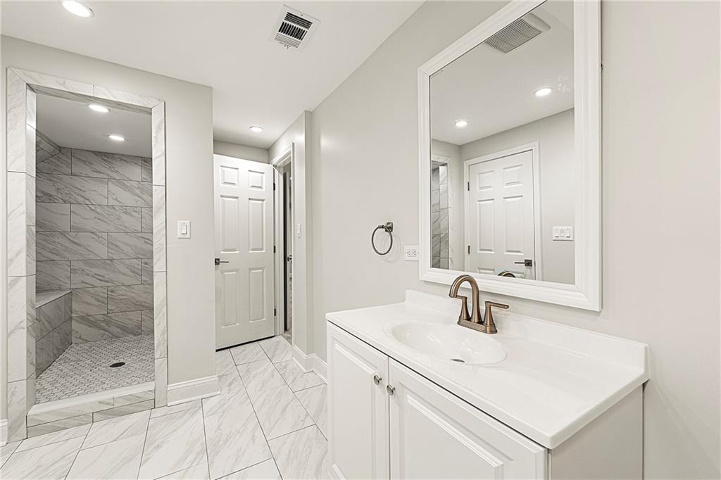 9810 Huntcliff Trace, Sandy Springs, Georgia 30350, 6 Bedrooms Bedrooms, ,5 BathroomsBathrooms,Residential,Sold,9810 Huntcliff Trace,7307484