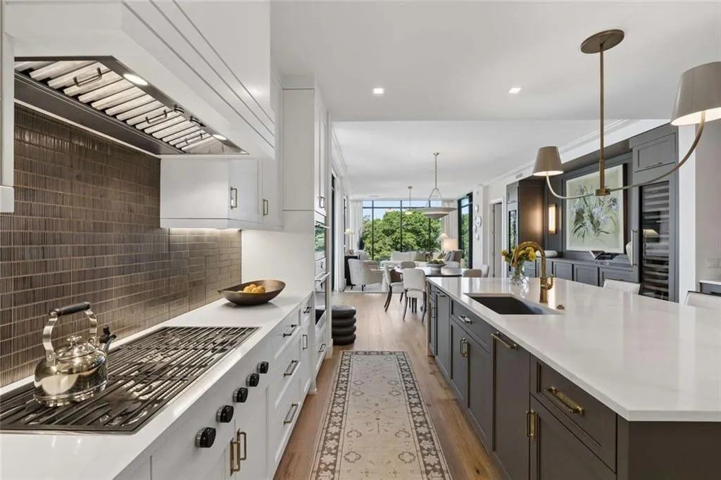 2520 Peachtree Road Unit 603, Atlanta, Georgia 30305, 2 Bedrooms Bedrooms, 0 ,3 BathroomsBathrooms,Residential,For Sale,2520 Peachtree Road Unit 603,7786024