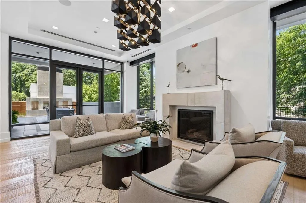 2520 Peachtree Road Unit 603, Atlanta, Georgia 30305, 2 Bedrooms Bedrooms, 0 ,3 BathroomsBathrooms,Residential,For Sale,2520 Peachtree Road Unit 603,7786024