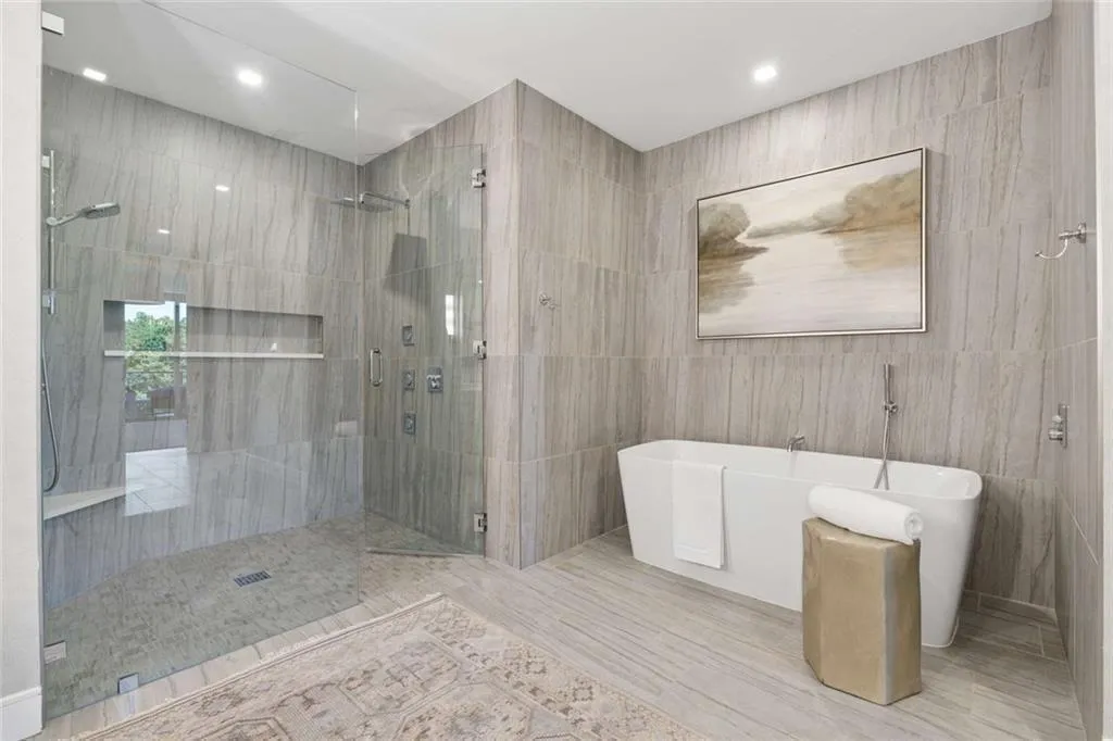 2520 Peachtree Road Unit 603, Atlanta, Georgia 30305, 2 Bedrooms Bedrooms, 0 ,3 BathroomsBathrooms,Residential,For Sale,2520 Peachtree Road Unit 603,7786024