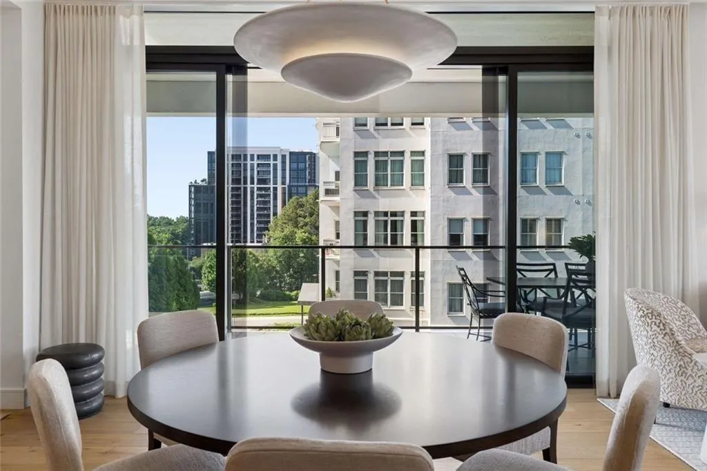 2520 Peachtree Road Unit 603, Atlanta, Georgia 30305, 2 Bedrooms Bedrooms, 0 ,3 BathroomsBathrooms,Residential,For Sale,2520 Peachtree Road Unit 603,7786024