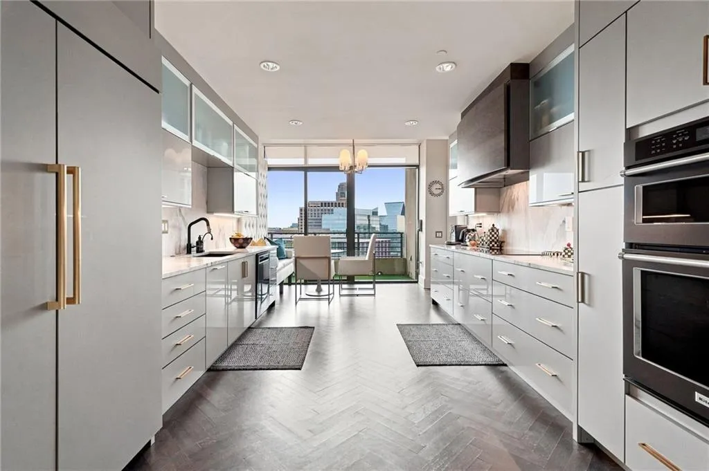750 Park Avenue Ne Unit 22w, Atlanta, Georgia 30326, 3 Bedrooms Bedrooms, 0 ,2 BathroomsBathrooms,Residential,For Sale,750 Park Avenue Ne Unit 22w,7833763