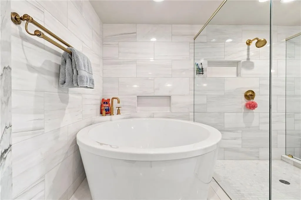 750 Park Avenue Ne Unit 22w, Atlanta, Georgia 30326, 3 Bedrooms Bedrooms, 0 ,2 BathroomsBathrooms,Residential,For Sale,750 Park Avenue Ne Unit 22w,7833763