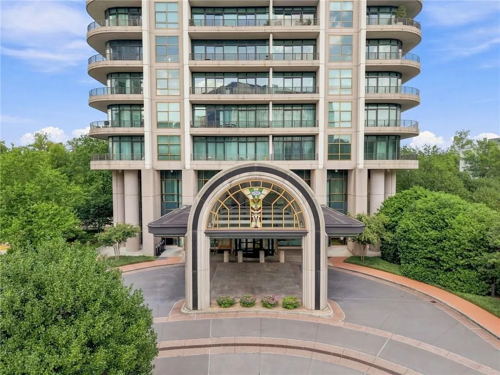 750 Park Avenue Ne Unit 22w, Atlanta, Georgia 30326, 3 Bedrooms Bedrooms, 0 ,2 BathroomsBathrooms,Residential,For Sale,750 Park Avenue Ne Unit 22w,7833763