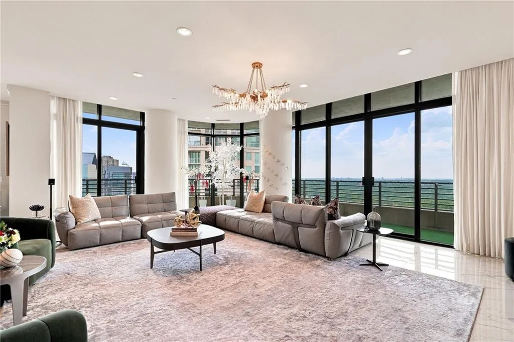 750 Park Avenue Ne Unit 22w, Atlanta, Georgia 30326, 3 Bedrooms Bedrooms, 0 ,2 BathroomsBathrooms,Residential,For Sale,750 Park Avenue Ne Unit 22w,7833763