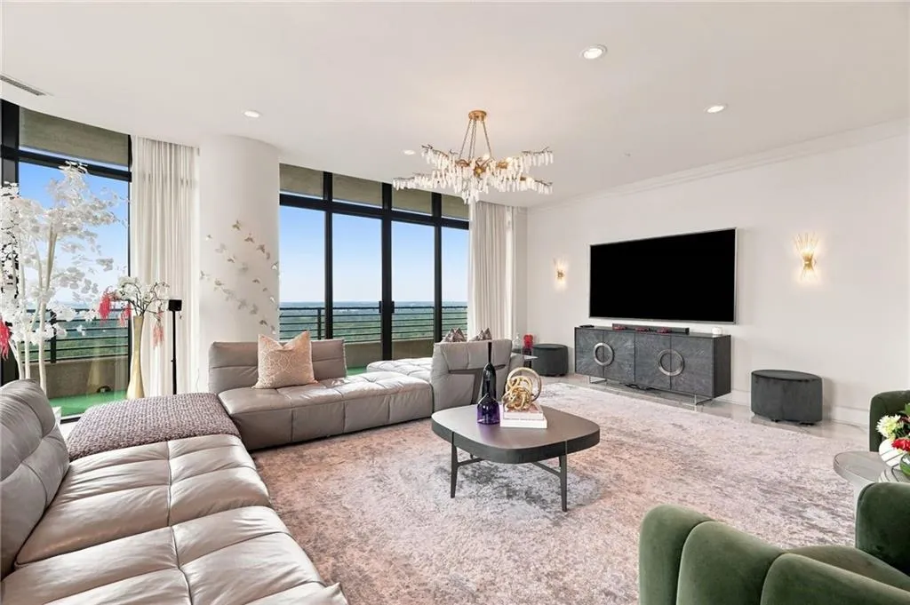 750 Park Avenue Ne Unit 22w, Atlanta, Georgia 30326, 3 Bedrooms Bedrooms, 0 ,2 BathroomsBathrooms,Residential,For Sale,750 Park Avenue Ne Unit 22w,7833763