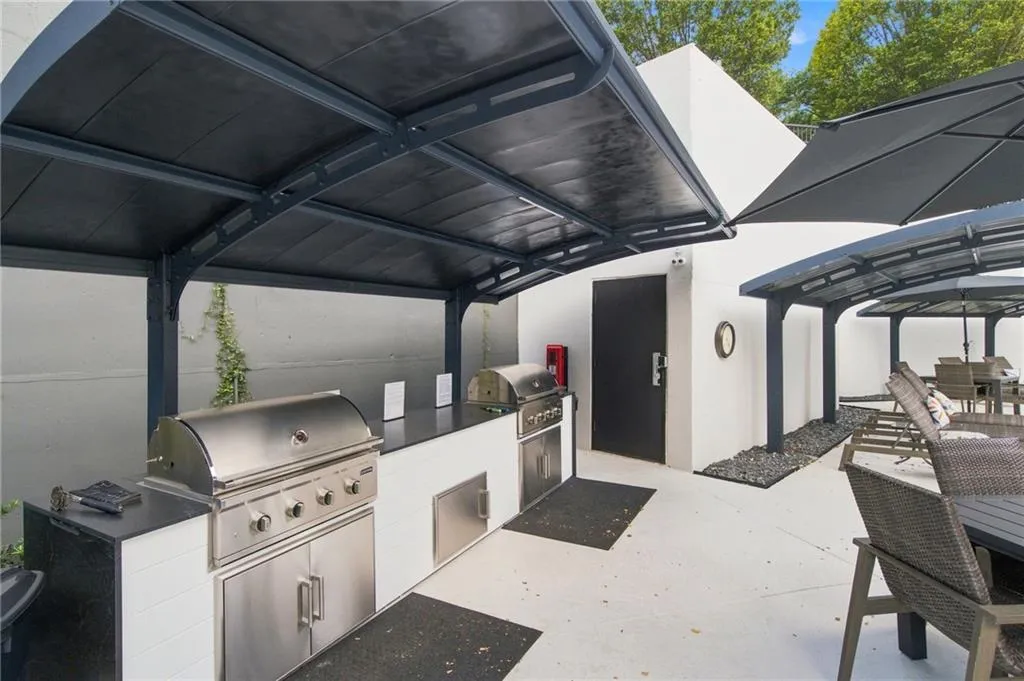 750 Park Avenue Ne Unit 22w, Atlanta, Georgia 30326, 3 Bedrooms Bedrooms, 0 ,2 BathroomsBathrooms,Residential,For Sale,750 Park Avenue Ne Unit 22w,7833763