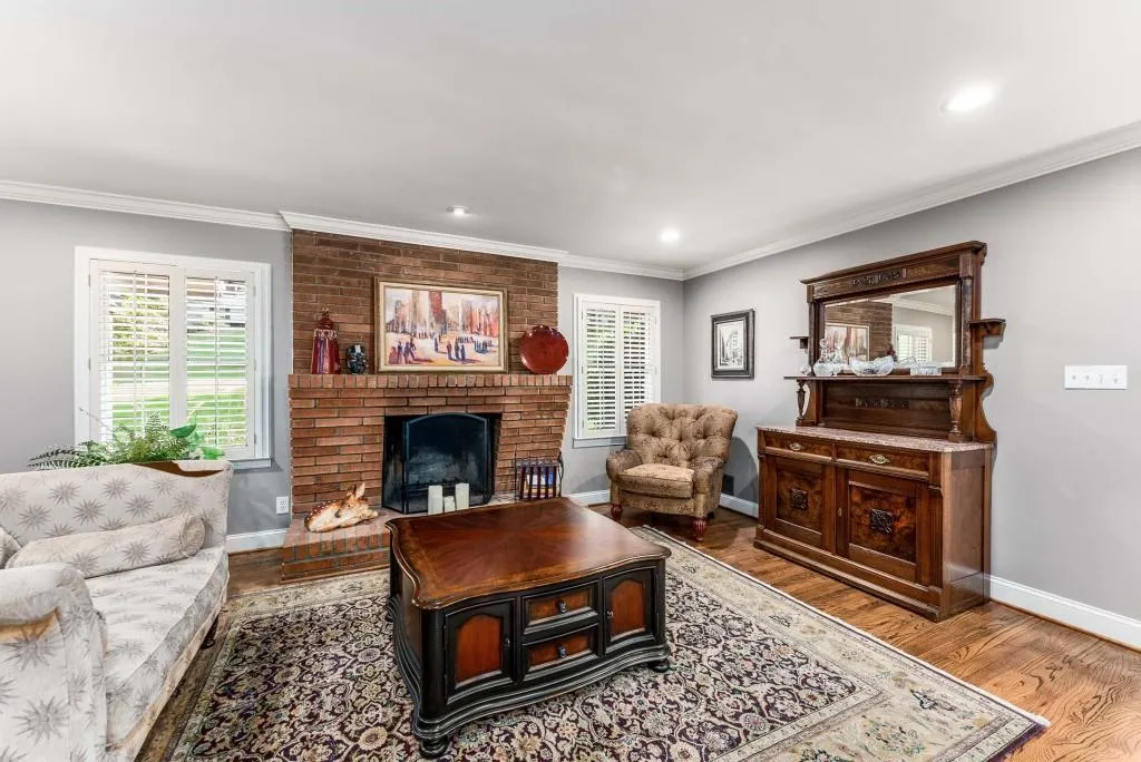 240 Beachland Drive, Atlanta, Georgia 30342, 3 Bedrooms Bedrooms, ,2 BathroomsBathrooms,Residential,For Sale,240 Beachland Drive,7634743