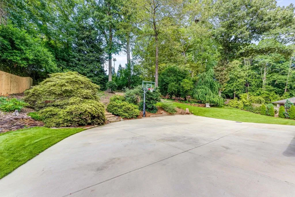 240 Beachland Drive, Atlanta, Georgia 30342, 3 Bedrooms Bedrooms, ,2 BathroomsBathrooms,Residential,For Sale,240 Beachland Drive,7634743