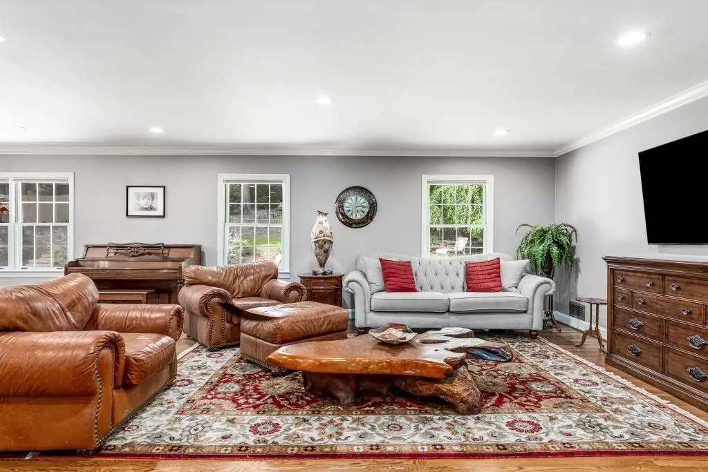 240 Beachland Drive, Atlanta, Georgia 30342, 3 Bedrooms Bedrooms, ,2 BathroomsBathrooms,Residential,For Sale,240 Beachland Drive,7634743