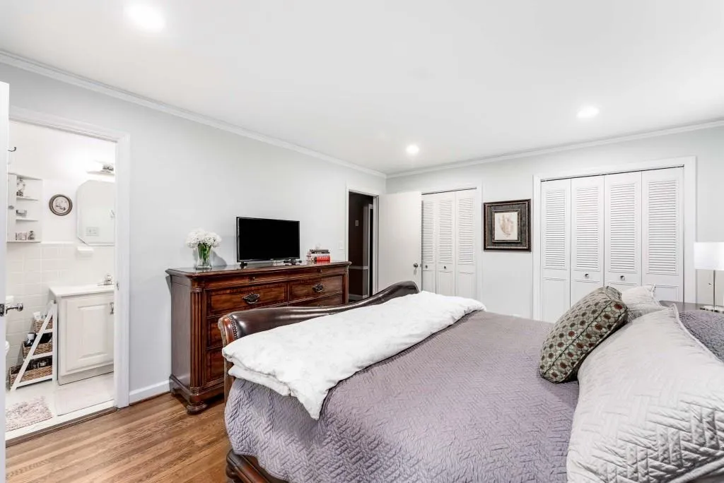 240 Beachland Drive, Atlanta, Georgia 30342, 3 Bedrooms Bedrooms, ,2 BathroomsBathrooms,Residential,For Sale,240 Beachland Drive,7634743
