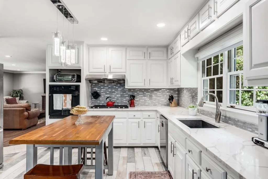 240 Beachland Drive, Atlanta, Georgia 30342, 3 Bedrooms Bedrooms, ,2 BathroomsBathrooms,Residential,For Sale,240 Beachland Drive,7634743