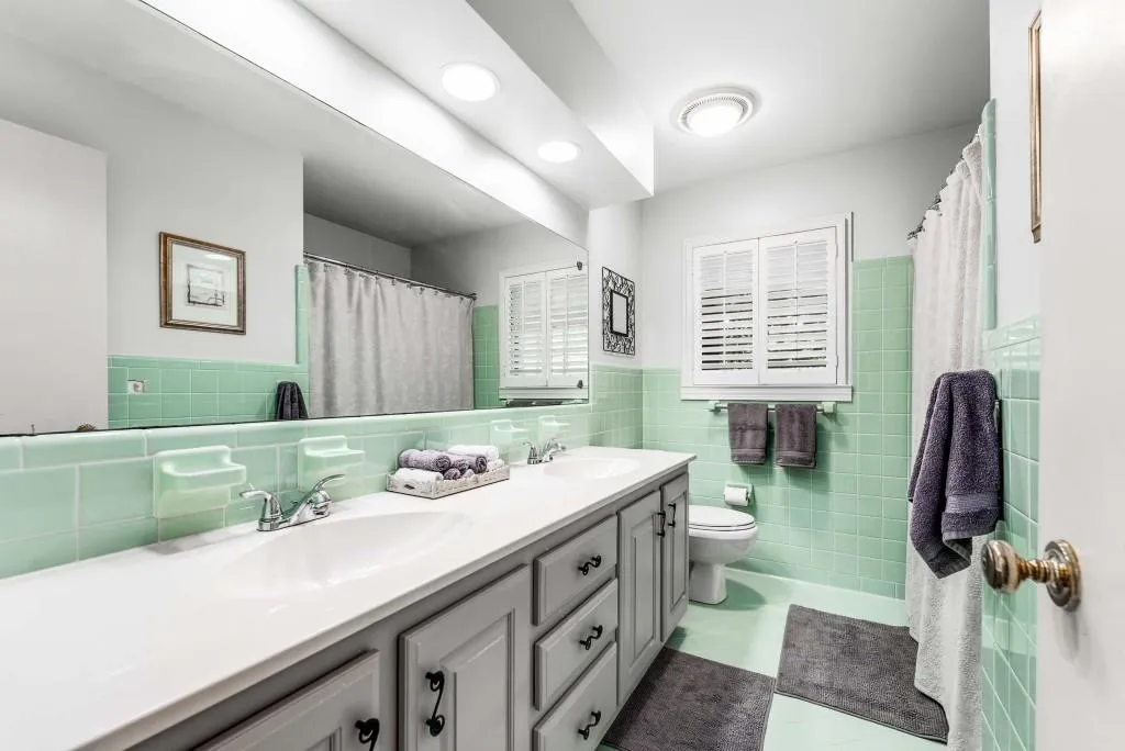 240 Beachland Drive, Atlanta, Georgia 30342, 3 Bedrooms Bedrooms, ,2 BathroomsBathrooms,Residential,For Sale,240 Beachland Drive,7634743