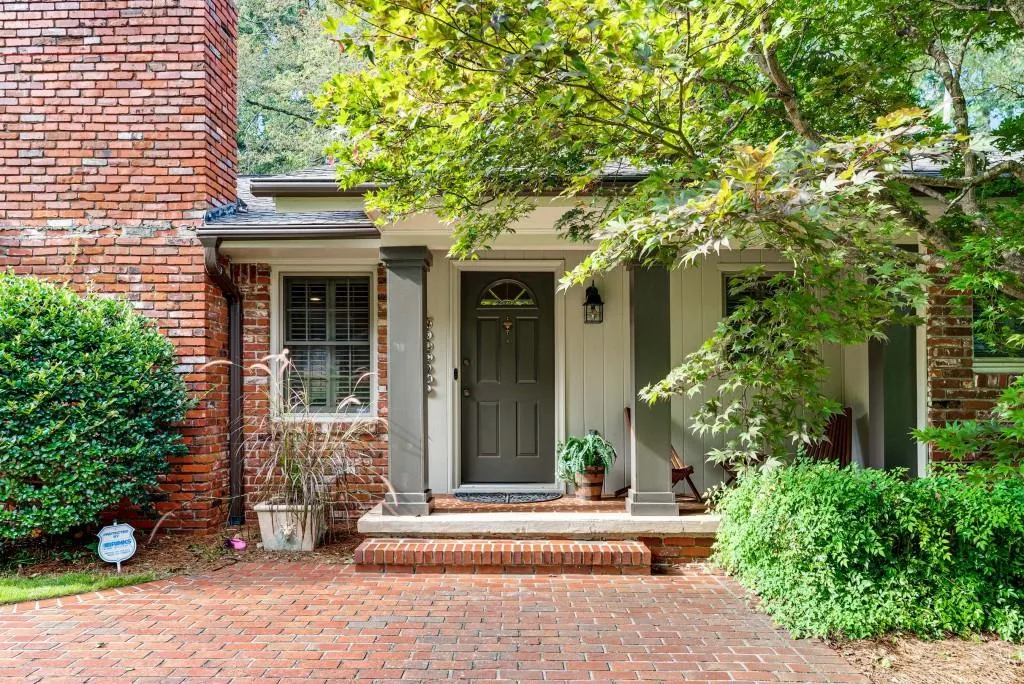 240 Beachland Drive, Atlanta, Georgia 30342, 3 Bedrooms Bedrooms, ,2 BathroomsBathrooms,Residential,For Sale,240 Beachland Drive,7634743