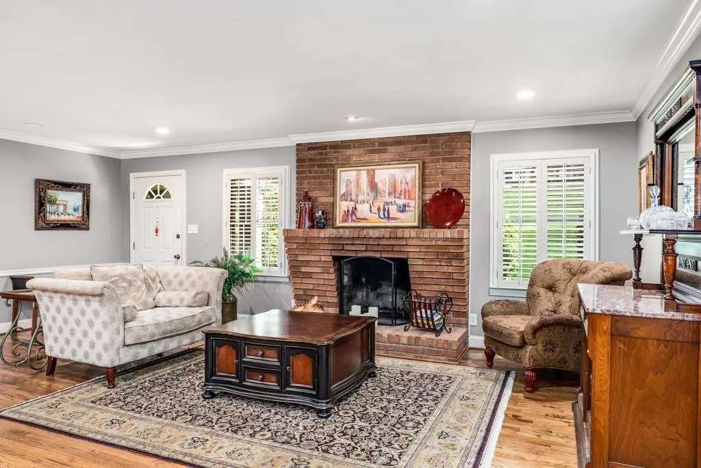 240 Beachland Drive, Atlanta, Georgia 30342, 3 Bedrooms Bedrooms, ,2 BathroomsBathrooms,Residential,For Sale,240 Beachland Drive,7634743