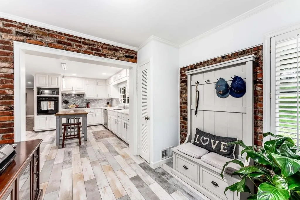 240 Beachland Drive, Atlanta, Georgia 30342, 3 Bedrooms Bedrooms, ,2 BathroomsBathrooms,Residential,For Sale,240 Beachland Drive,7634743