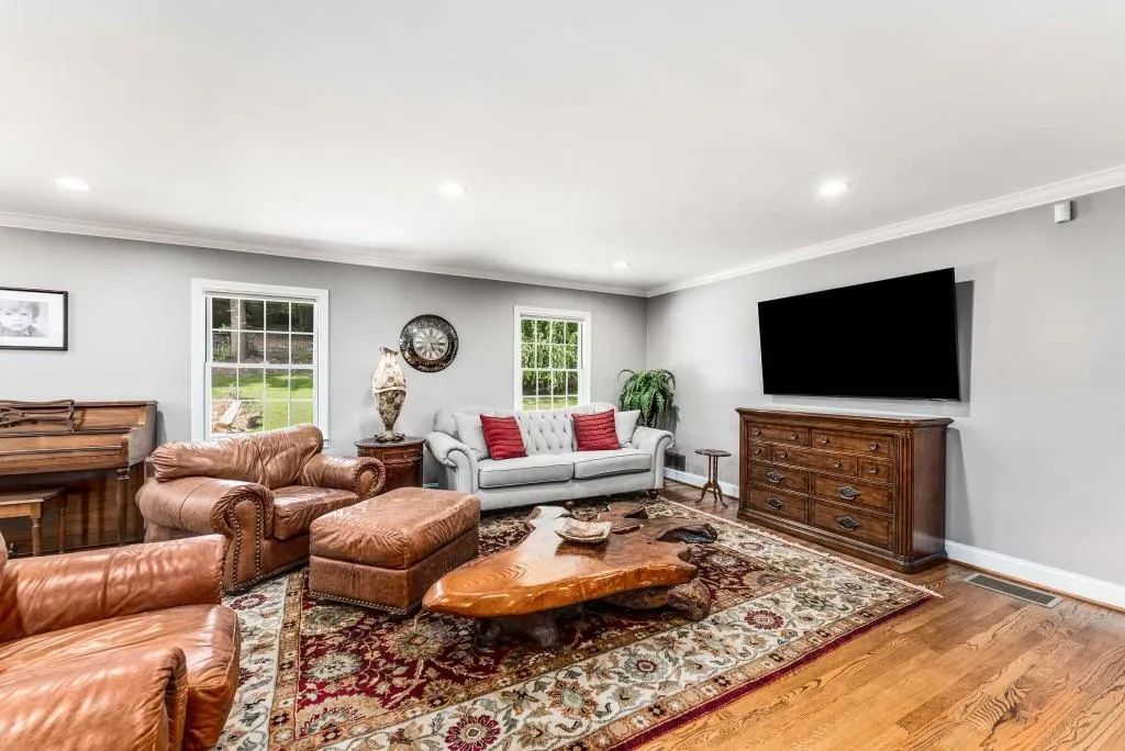 240 Beachland Drive, Atlanta, Georgia 30342, 3 Bedrooms Bedrooms, ,2 BathroomsBathrooms,Residential,For Sale,240 Beachland Drive,7634743