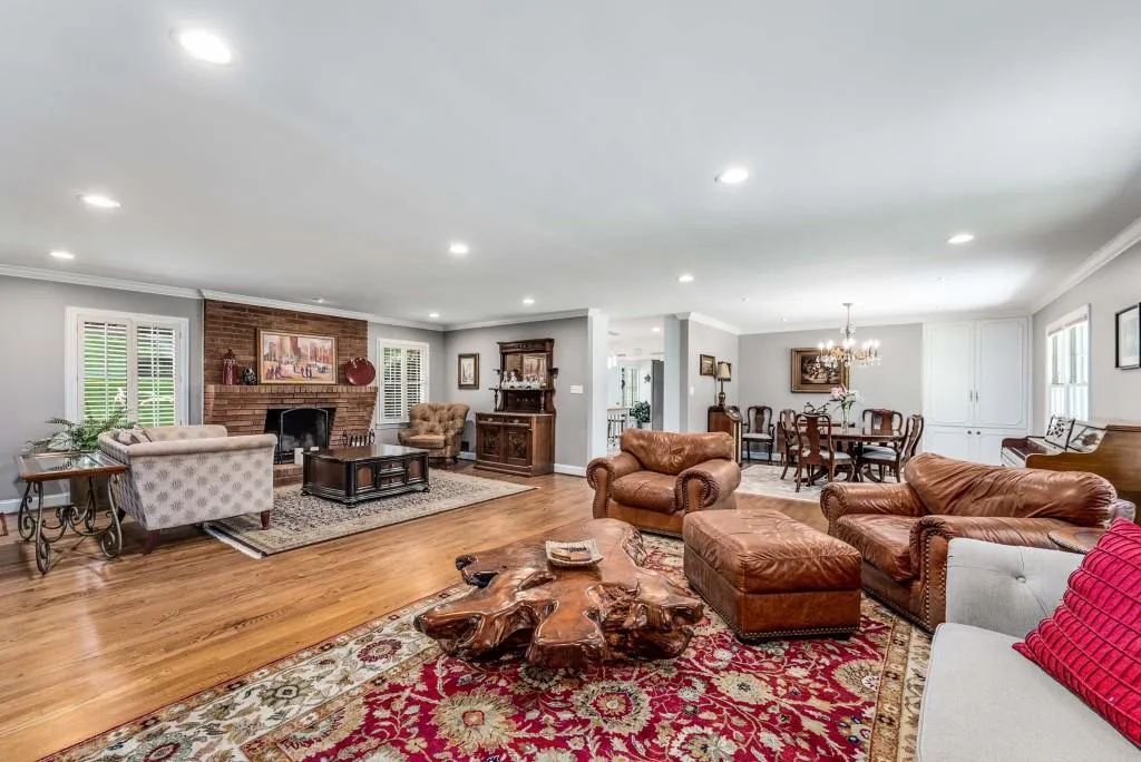 240 Beachland Drive, Atlanta, Georgia 30342, 3 Bedrooms Bedrooms, ,2 BathroomsBathrooms,Residential,For Sale,240 Beachland Drive,7634743
