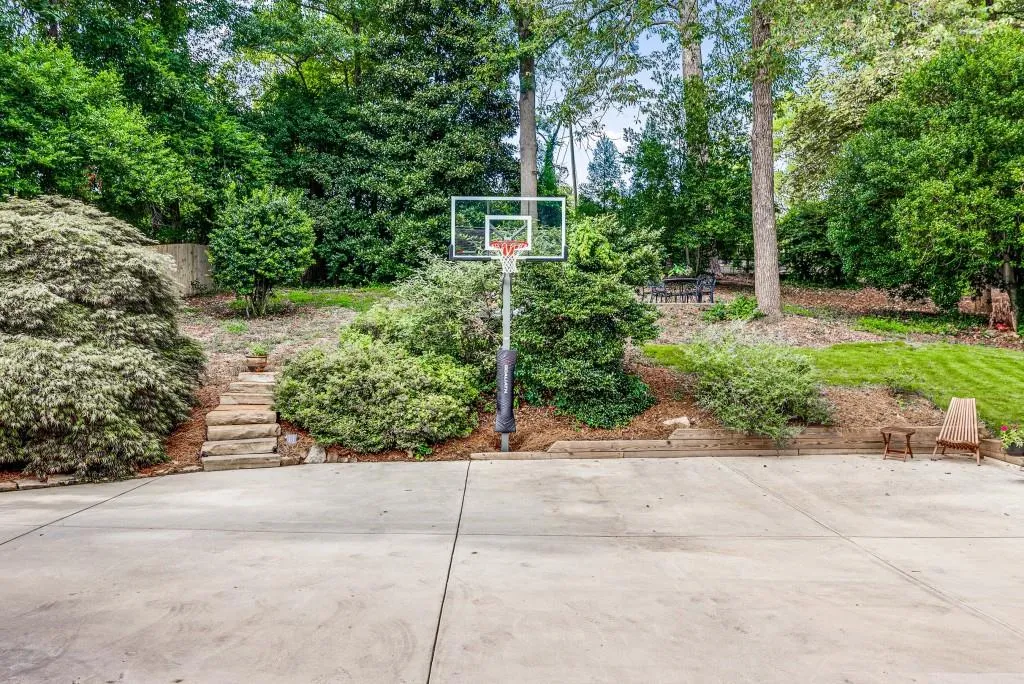 240 Beachland Drive, Atlanta, Georgia 30342, 3 Bedrooms Bedrooms, ,2 BathroomsBathrooms,Residential,For Sale,240 Beachland Drive,7634743