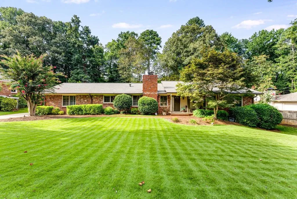 240 Beachland Drive, Atlanta, Georgia 30342, 3 Bedrooms Bedrooms, ,2 BathroomsBathrooms,Residential,For Sale,240 Beachland Drive,7634743