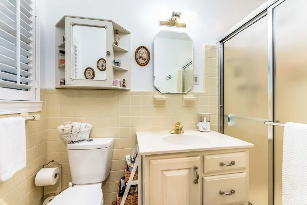 240 Beachland Drive, Atlanta, Georgia 30342, 3 Bedrooms Bedrooms, ,2 BathroomsBathrooms,Residential,For Sale,240 Beachland Drive,7634743