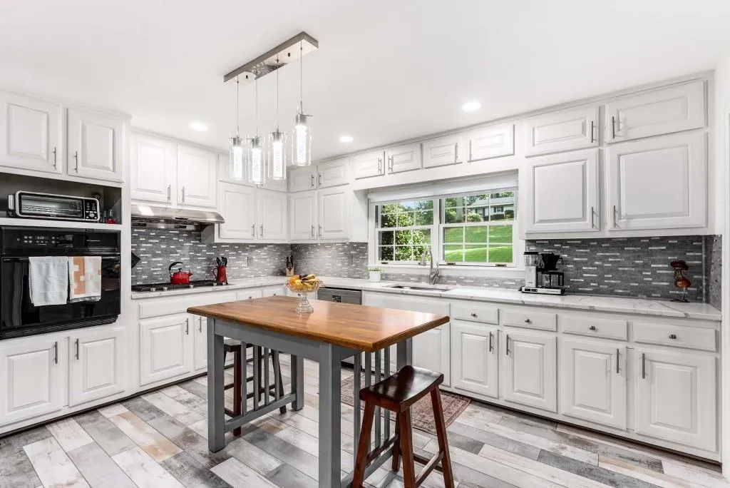 240 Beachland Drive, Atlanta, Georgia 30342, 3 Bedrooms Bedrooms, ,2 BathroomsBathrooms,Residential,For Sale,240 Beachland Drive,7634743