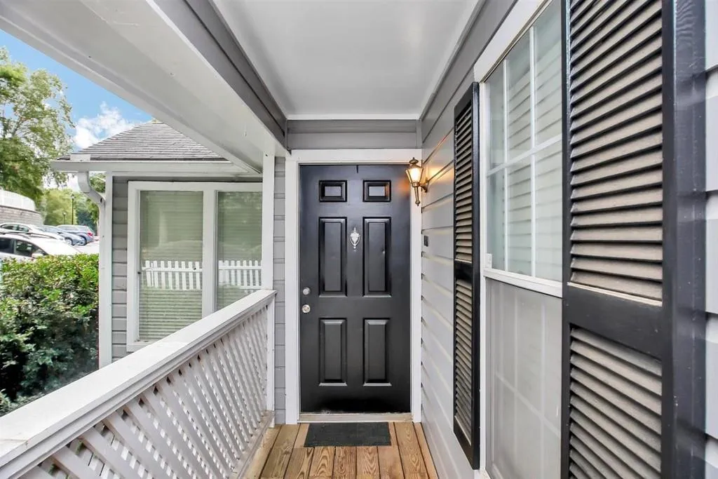 1610 Vicksburg Place, Sandy Springs, Georgia 30350, 2 Bedrooms Bedrooms, ,2 BathroomsBathrooms,Residential,Sold,1610 Vicksburg Place,6776452