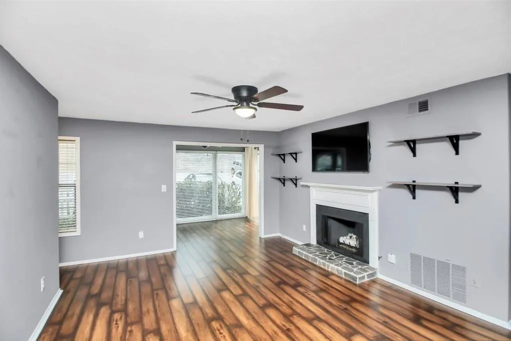 1610 Vicksburg Place, Sandy Springs, Georgia 30350, 2 Bedrooms Bedrooms, ,2 BathroomsBathrooms,Residential,Sold,1610 Vicksburg Place,6776452