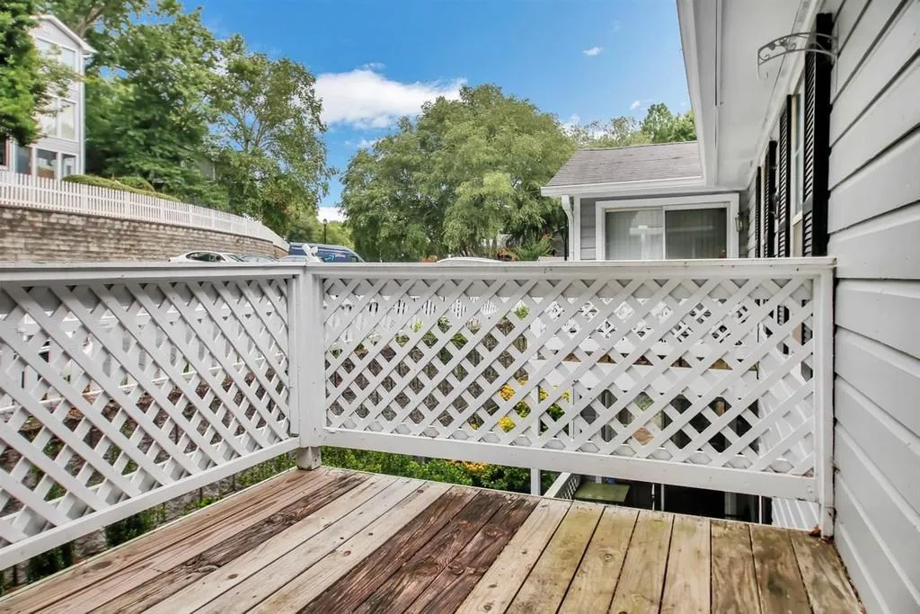 1610 Vicksburg Place, Sandy Springs, Georgia 30350, 2 Bedrooms Bedrooms, ,2 BathroomsBathrooms,Residential,Sold,1610 Vicksburg Place,6776452