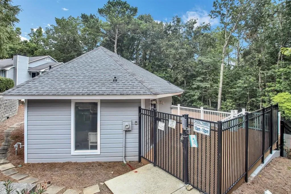 1610 Vicksburg Place, Sandy Springs, Georgia 30350, 2 Bedrooms Bedrooms, ,2 BathroomsBathrooms,Residential,Sold,1610 Vicksburg Place,6776452