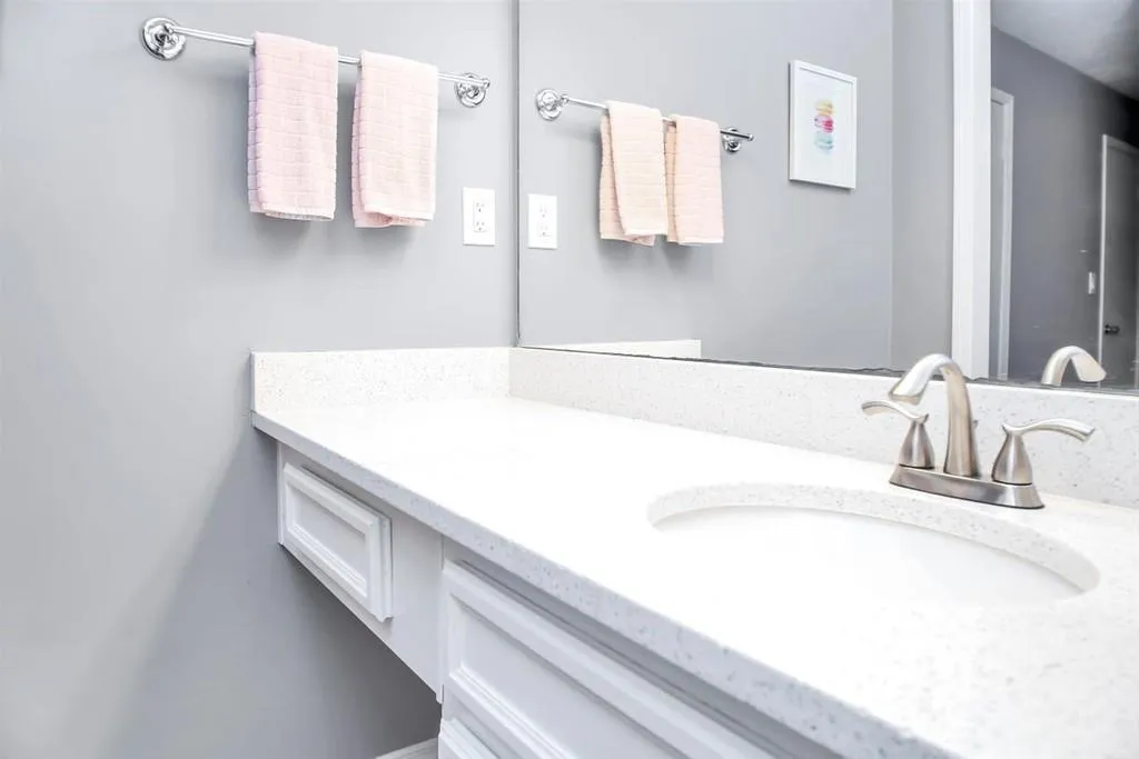 1610 Vicksburg Place, Sandy Springs, Georgia 30350, 2 Bedrooms Bedrooms, ,2 BathroomsBathrooms,Residential,Sold,1610 Vicksburg Place,6776452