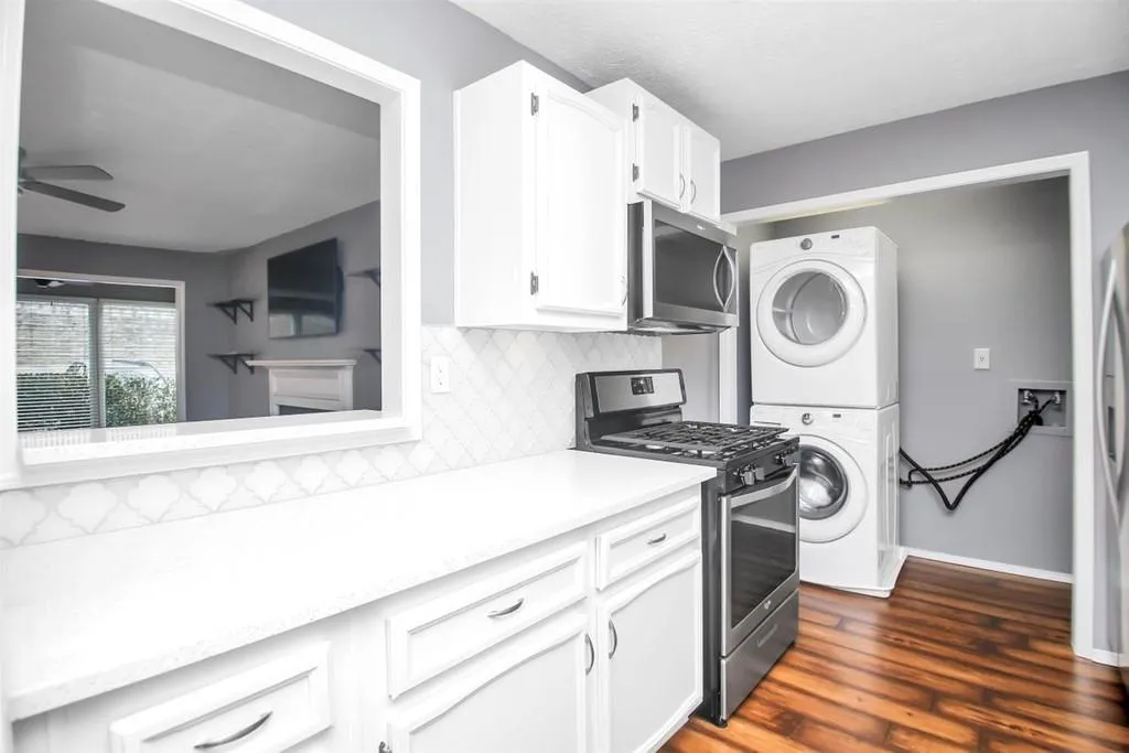 1610 Vicksburg Place, Sandy Springs, Georgia 30350, 2 Bedrooms Bedrooms, ,2 BathroomsBathrooms,Residential,Sold,1610 Vicksburg Place,6776452