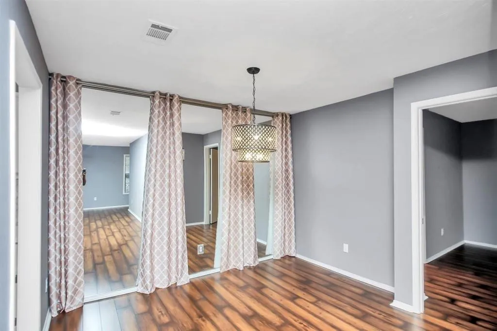 1610 Vicksburg Place, Sandy Springs, Georgia 30350, 2 Bedrooms Bedrooms, ,2 BathroomsBathrooms,Residential,Sold,1610 Vicksburg Place,6776452