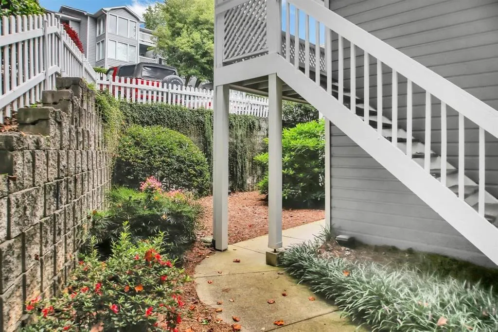 1610 Vicksburg Place, Sandy Springs, Georgia 30350, 2 Bedrooms Bedrooms, ,2 BathroomsBathrooms,Residential,Sold,1610 Vicksburg Place,6776452