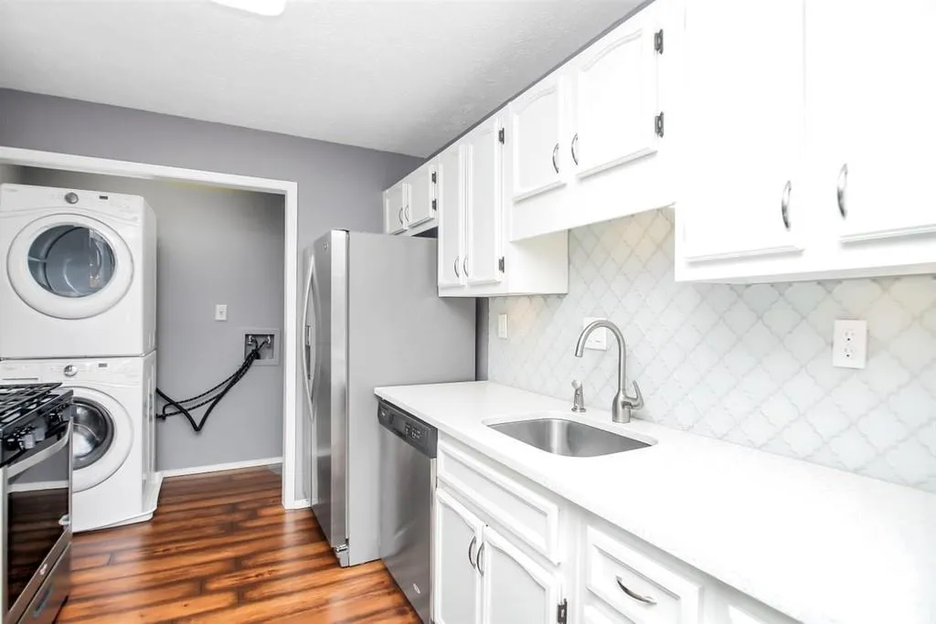 1610 Vicksburg Place, Sandy Springs, Georgia 30350, 2 Bedrooms Bedrooms, ,2 BathroomsBathrooms,Residential,Sold,1610 Vicksburg Place,6776452