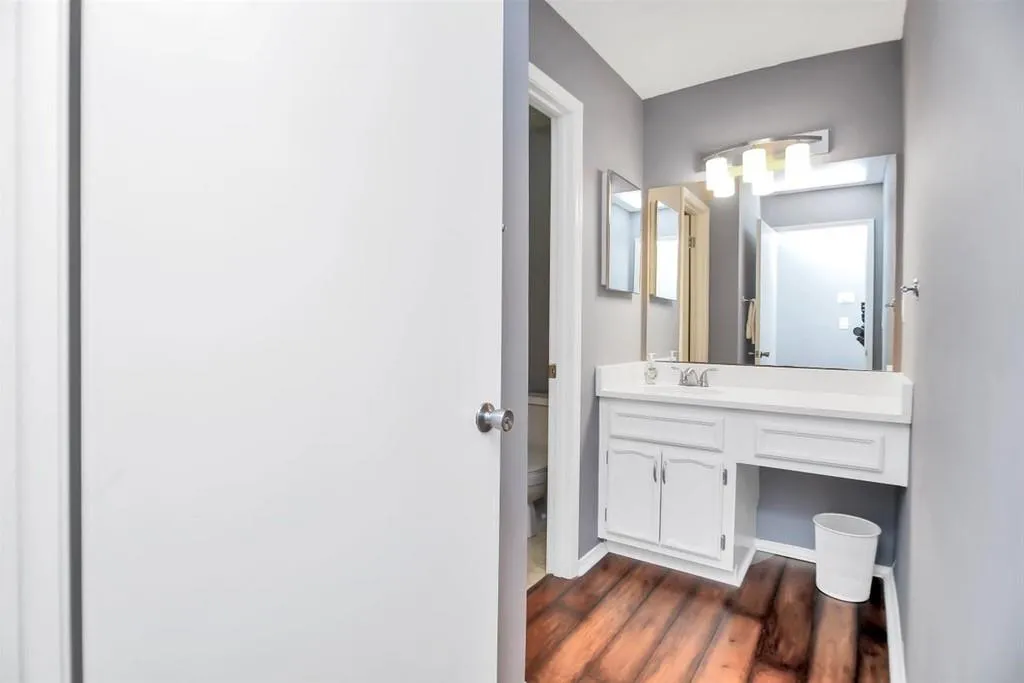 1610 Vicksburg Place, Sandy Springs, Georgia 30350, 2 Bedrooms Bedrooms, ,2 BathroomsBathrooms,Residential,Sold,1610 Vicksburg Place,6776452