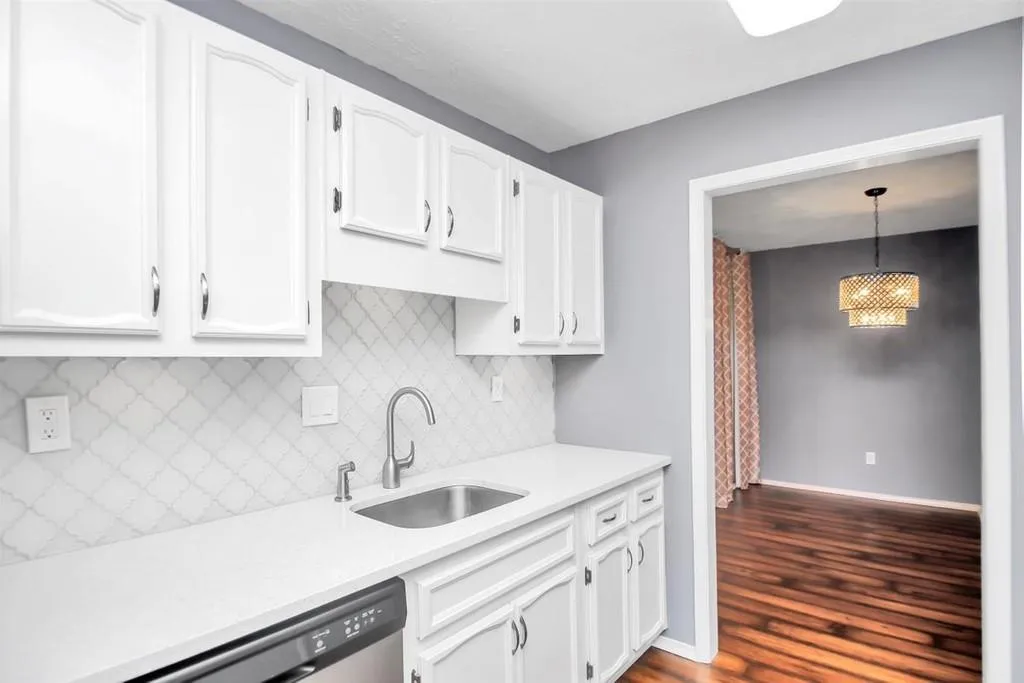 1610 Vicksburg Place, Sandy Springs, Georgia 30350, 2 Bedrooms Bedrooms, ,2 BathroomsBathrooms,Residential,Sold,1610 Vicksburg Place,6776452