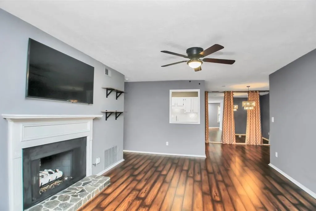 1610 Vicksburg Place, Sandy Springs, Georgia 30350, 2 Bedrooms Bedrooms, ,2 BathroomsBathrooms,Residential,Sold,1610 Vicksburg Place,6776452