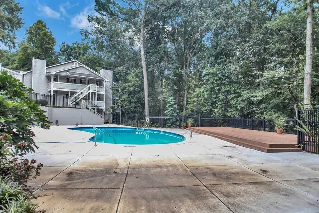 1610 Vicksburg Place, Sandy Springs, Georgia 30350, 2 Bedrooms Bedrooms, ,2 BathroomsBathrooms,Residential,Sold,1610 Vicksburg Place,6776452