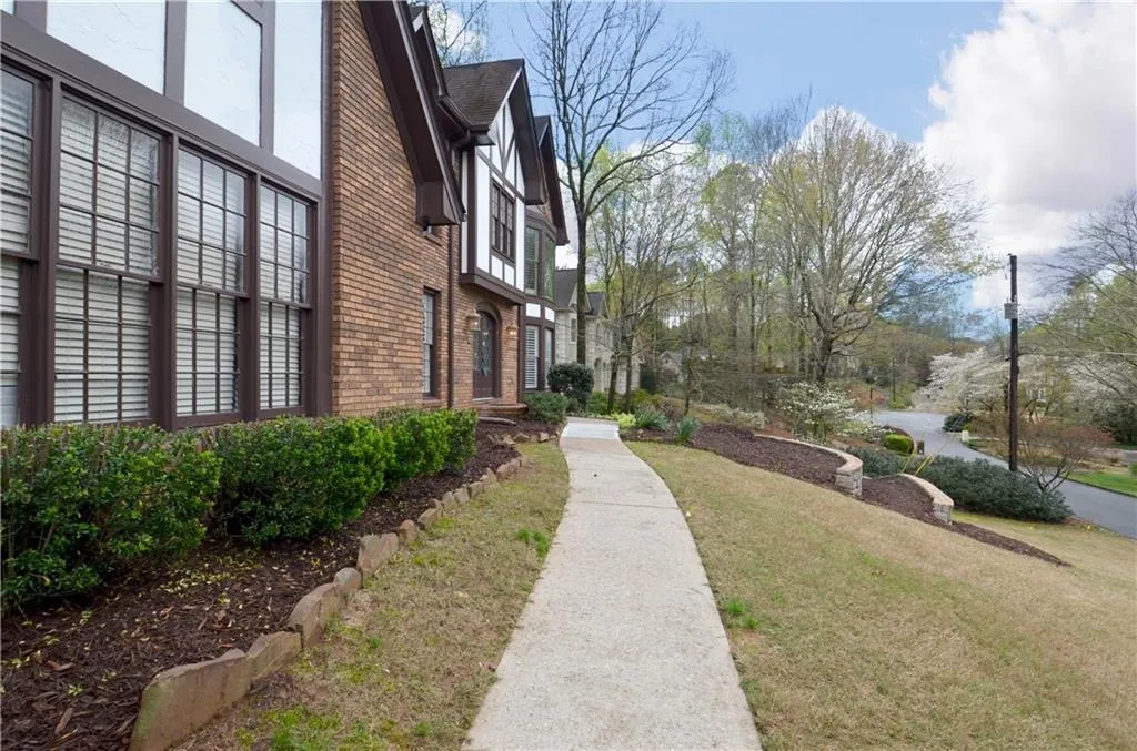 335 Spindle Court, Sandy Springs, Georgia 30350, 4 Bedrooms Bedrooms, ,3 BathroomsBathrooms,Residential,Sold,335 Spindle Court,6693304