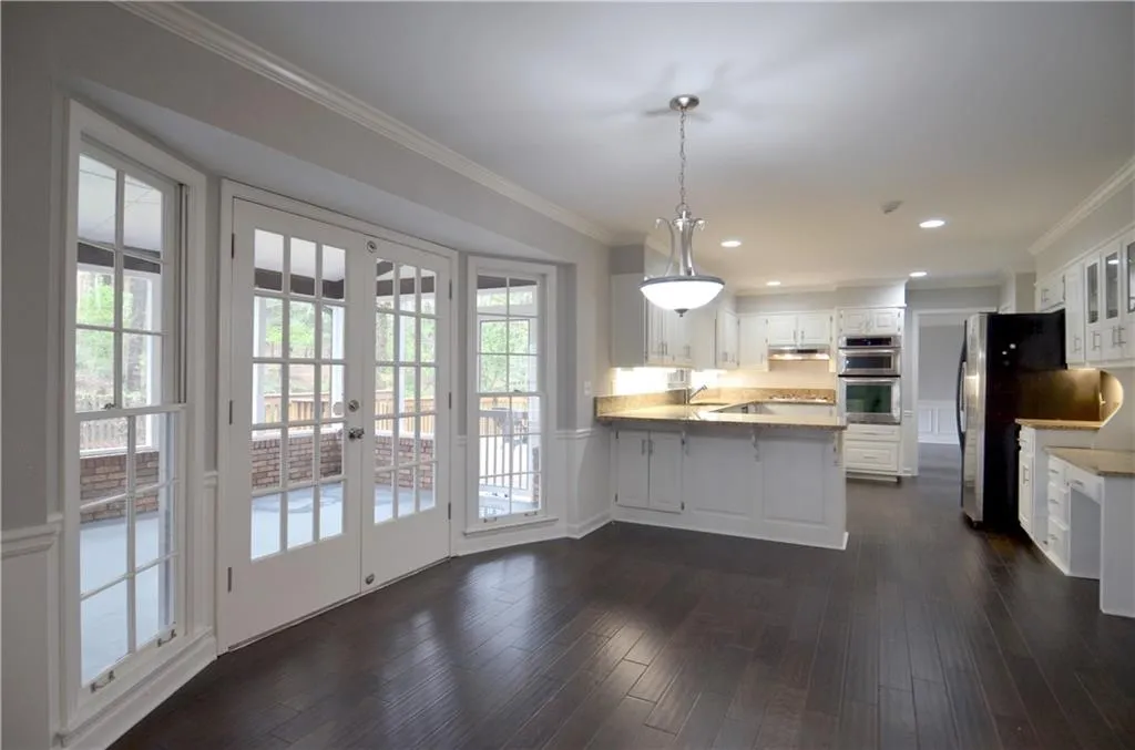 335 Spindle Court, Sandy Springs, Georgia 30350, 4 Bedrooms Bedrooms, ,3 BathroomsBathrooms,Residential,Sold,335 Spindle Court,6693304