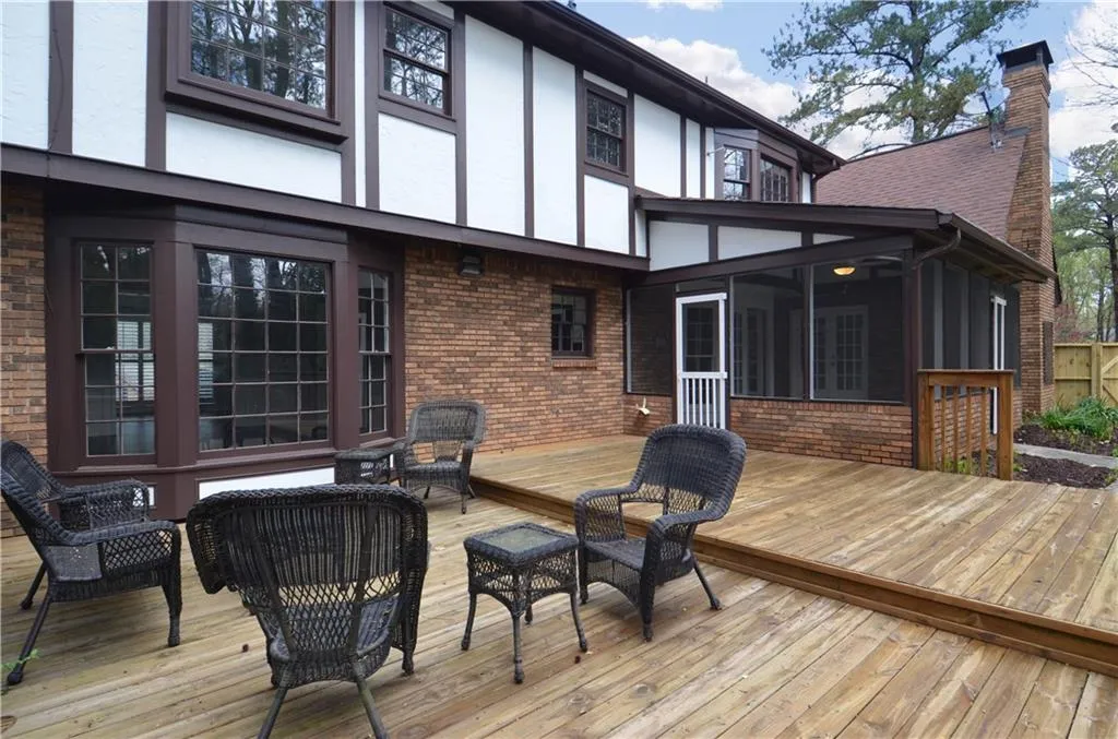 335 Spindle Court, Sandy Springs, Georgia 30350, 4 Bedrooms Bedrooms, ,3 BathroomsBathrooms,Residential,Sold,335 Spindle Court,6693304