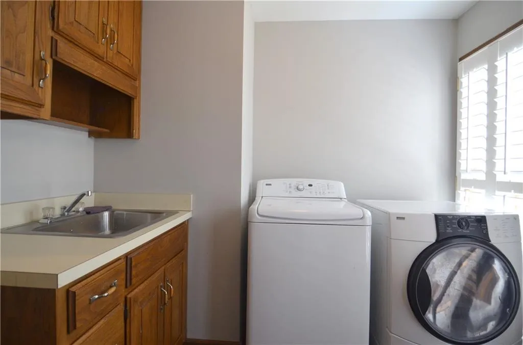 335 Spindle Court, Sandy Springs, Georgia 30350, 4 Bedrooms Bedrooms, ,3 BathroomsBathrooms,Residential,Sold,335 Spindle Court,6693304