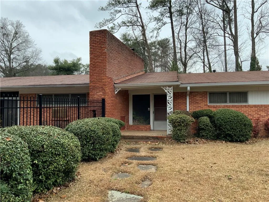 720 Glenforest Road, Sandy Springs, Georgia 30328, 4 Bedrooms Bedrooms, ,2 BathroomsBathrooms,Residential,Sold,720 Glenforest Road,6674229