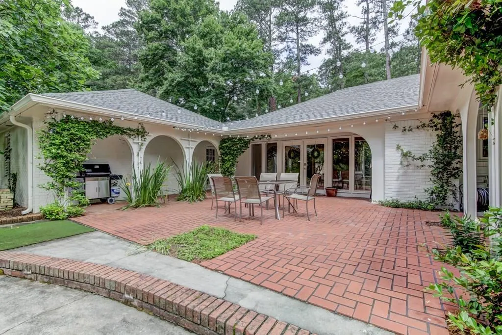 630 River Valley Road, Atlanta, Georgia 30328, 6 Bedrooms Bedrooms, ,6 BathroomsBathrooms,Residential,Sold,630 River Valley Road,6016034