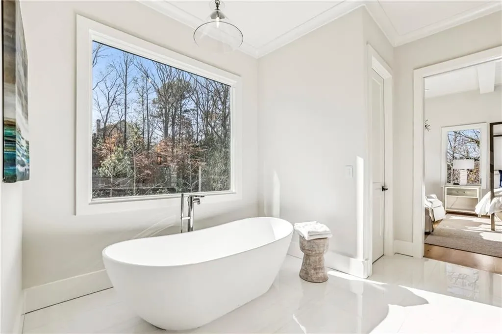 825 Kenry Court, Atlanta, Georgia 30342, 6 Bedrooms Bedrooms, 0 ,7 BathroomsBathrooms,Residential,For Sale,825 Kenry Court,7732522