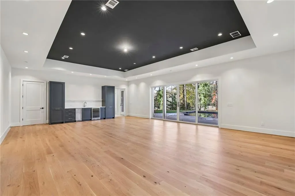 825 Kenry Court, Atlanta, Georgia 30342, 6 Bedrooms Bedrooms, 0 ,7 BathroomsBathrooms,Residential,For Sale,825 Kenry Court,7732522