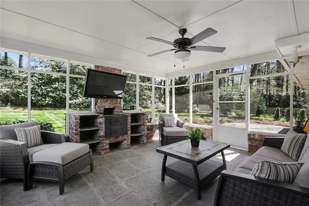 5805 Greenbrier Road, Atlanta, Georgia 30328, 3 Bedrooms Bedrooms, ,2 BathroomsBathrooms,Residential,Sold,5805 Greenbrier Road,6545245